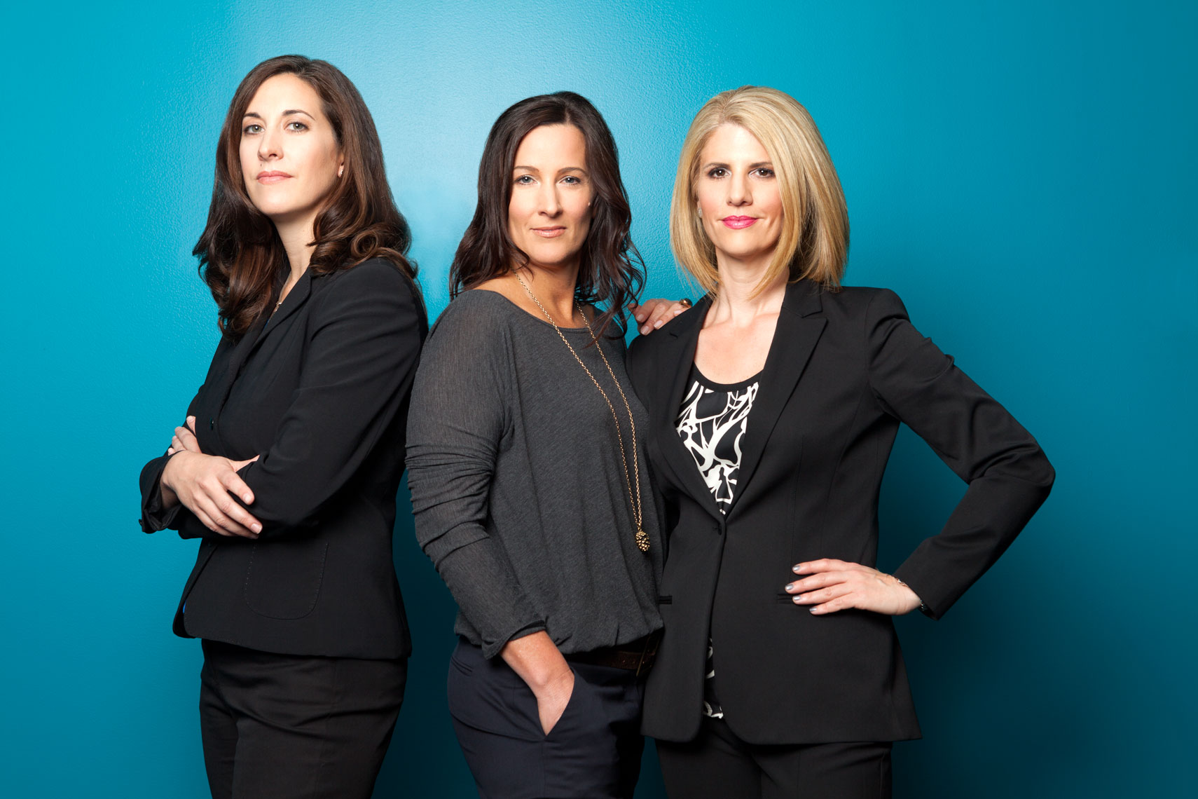 Судьба трех женщин. Группа женщин. Групповой деловой портрет. Успешные женщины группа. Фотосессия группы женщин.